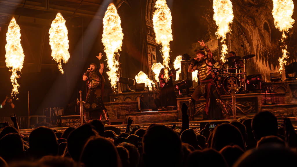 Feuerschwanz (hier am 17. Oktober 2025 im Münchner Zenith) entflammen auch das Full Metal Mayrhofen